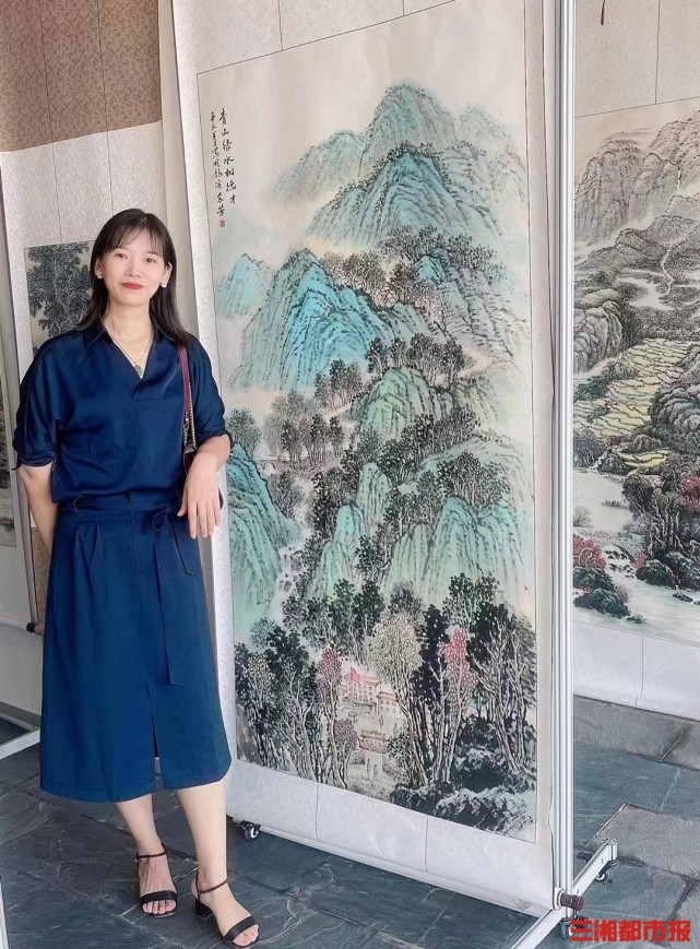 一首清唱引发网络热议唱歌的人是永州东安县耀祥中学美术老师蒋苏芳