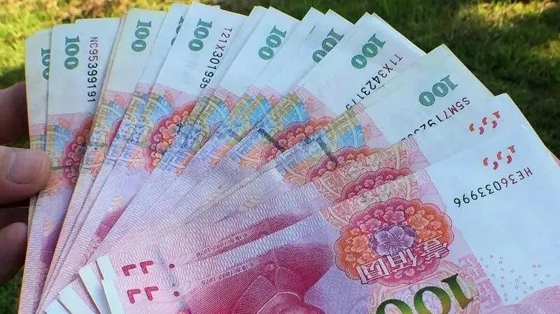 废品里发现5000元现金,于寨的废品站老板这样做!_腾讯新闻