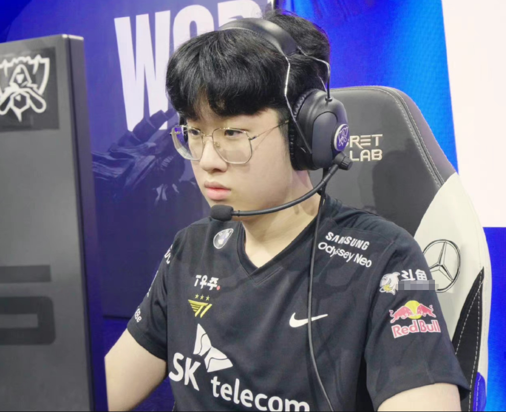 zeus感谢lpl粉丝网友直言明年买过来但t1绝不会卖