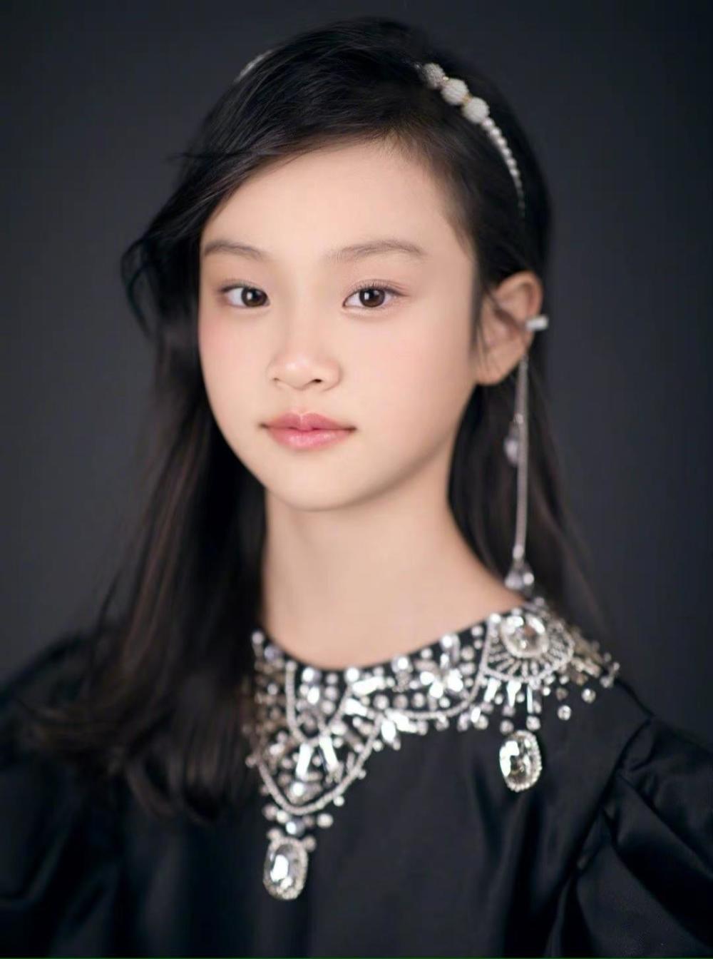 甜馨迎10岁生日,贾乃亮李小璐先后为女儿庆生,父母寓意各不相同_腾讯