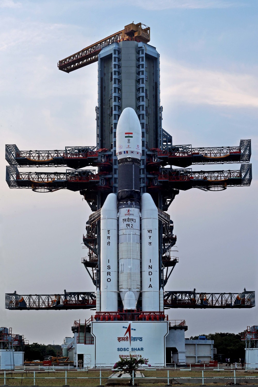 gslv mk3为印度自行研制的三级运载火箭,其高度43.