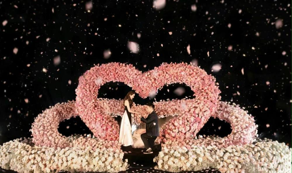 恭喜张大奕官宣与男友订婚求婚现场曝光好浪漫男方家境优渥