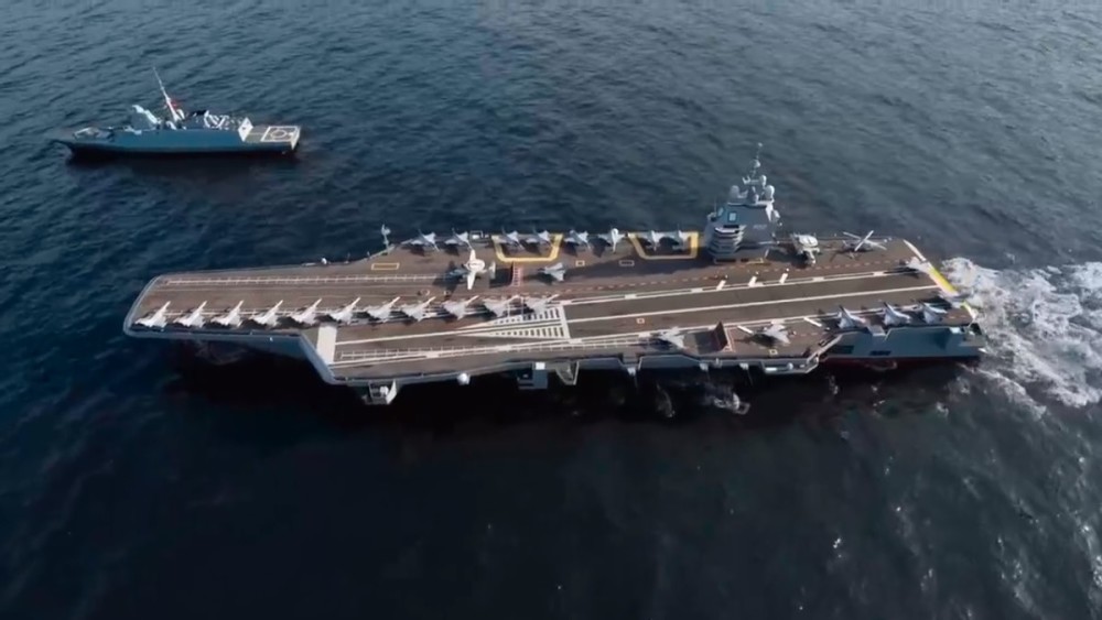 相比于现役的"戴高乐"号航母,pang的吨位和尺寸都有了很大的提升.