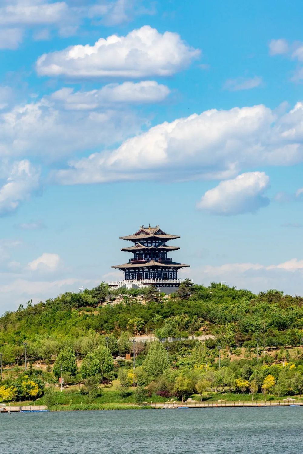 生活总是起起伏伏,在唐山南湖·开滦旅游景区,如果用心电图描绘心底的