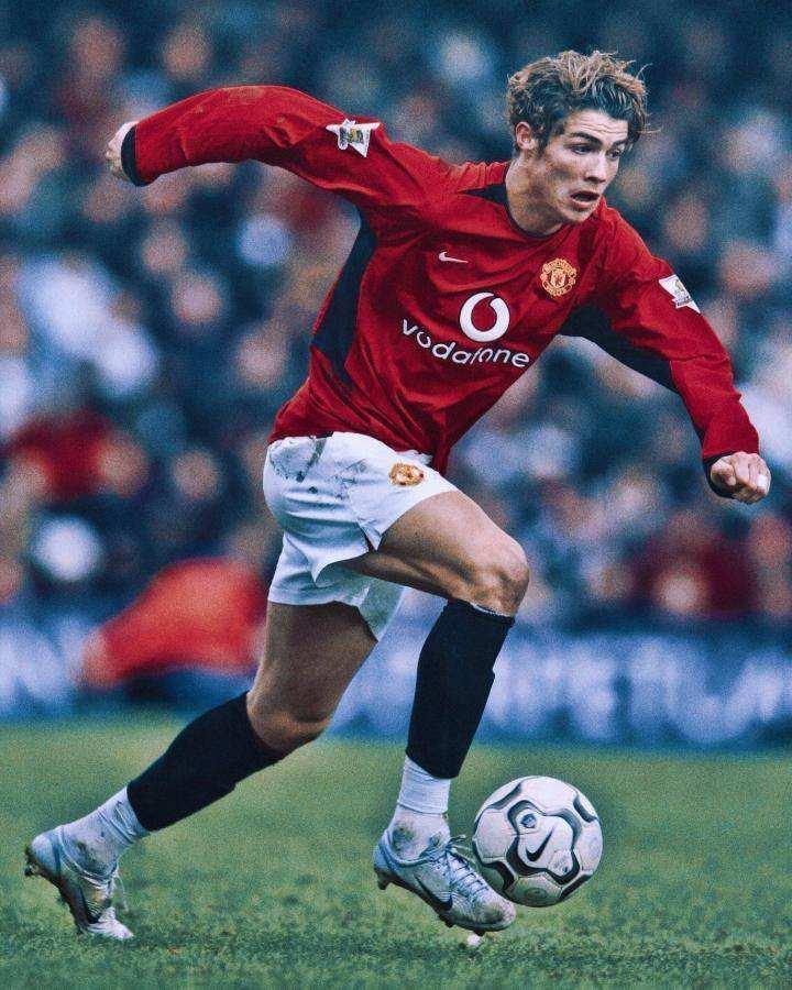 我看过曼联17岁的小小罗踢球如今的c罗更加像是一个经营的符号