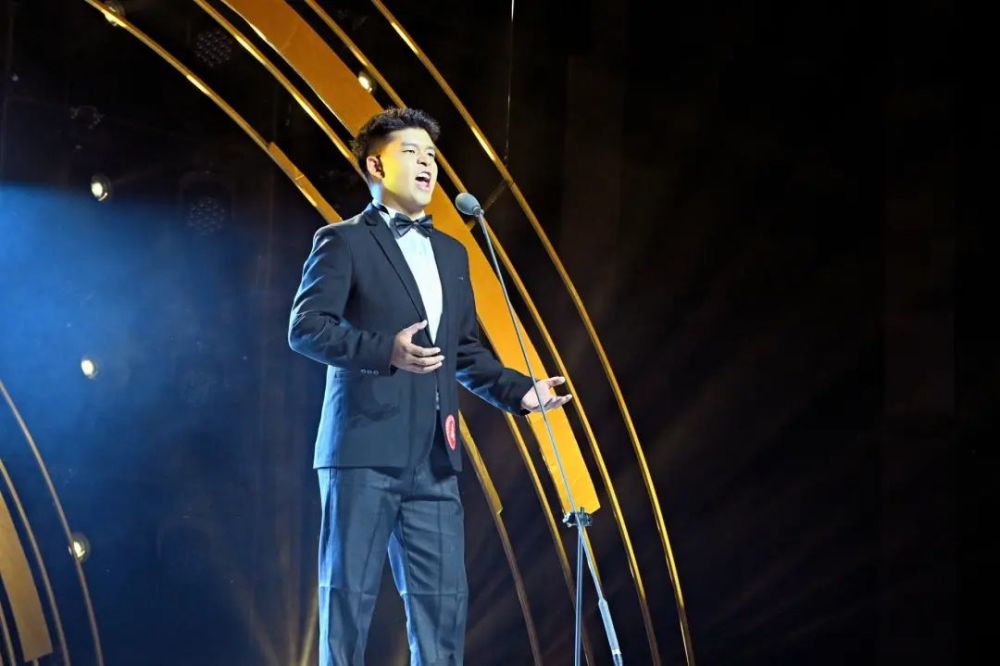 巴桑罗布:脱颖而出的声乐"小将"_腾讯新闻