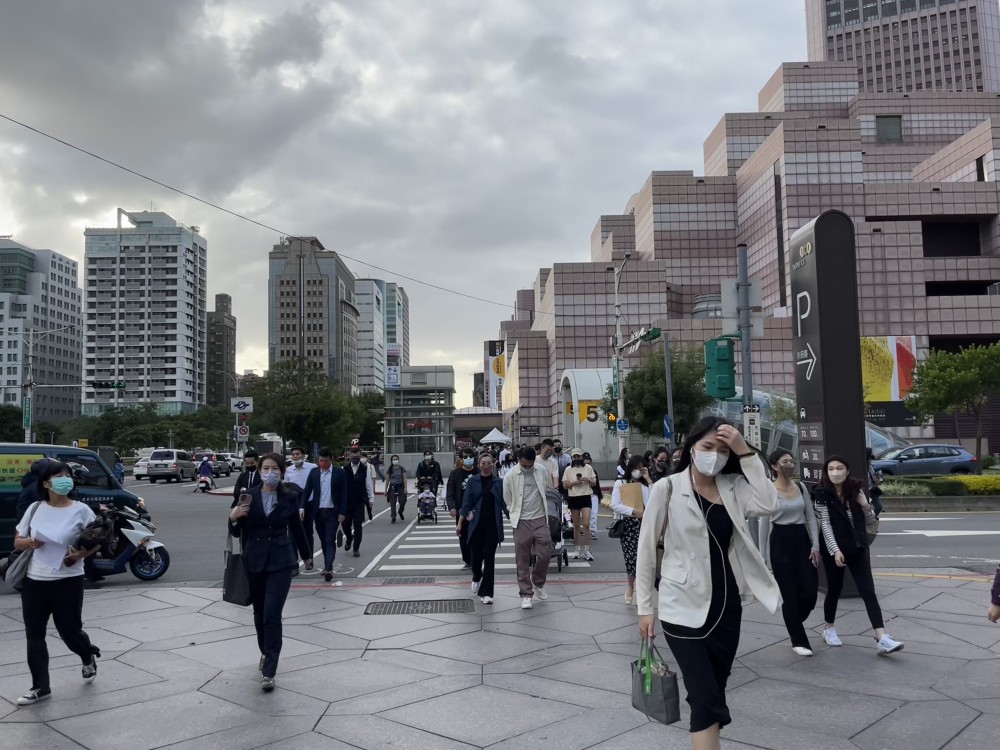 台湾95后生活压力比北京更大，去澳洲打工人均密度全球第一