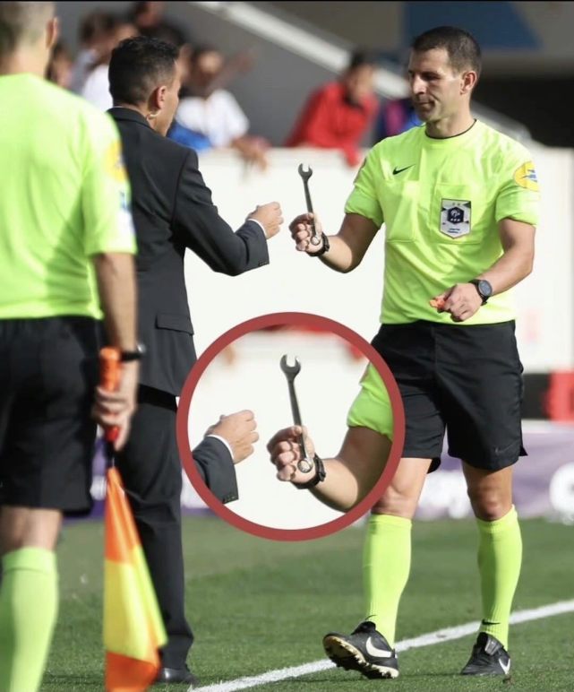 《功夫足球》电影里,扳手是对方球员随身带进去,但是法甲赛场发现的这