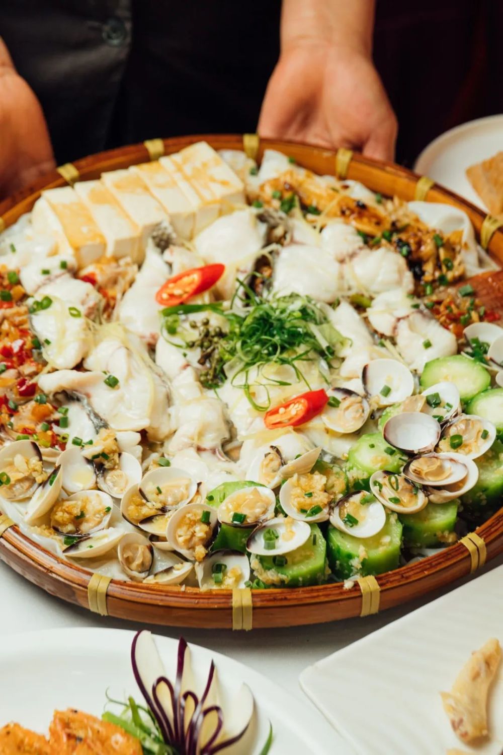 【顺德·陈村】￥168秒5人饭市套餐!簸箕鱼鱼五味,手撕鸡皮弹如果冻…