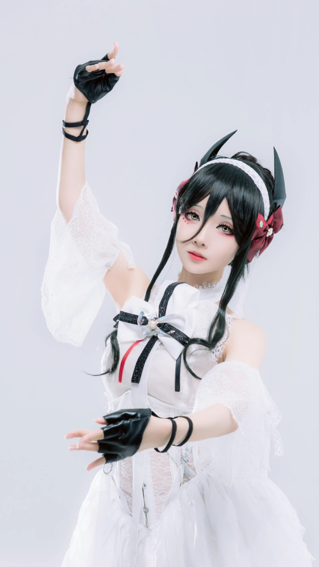 明日方舟-伊内斯·三周年芭蕾cosplay正片,会发光的芭蕾舞者