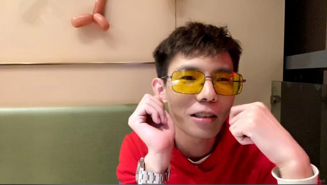 张嘉文与美女主播丢丢联动全程高能,身穿蓝色妖姬化身人头钢管_腾讯