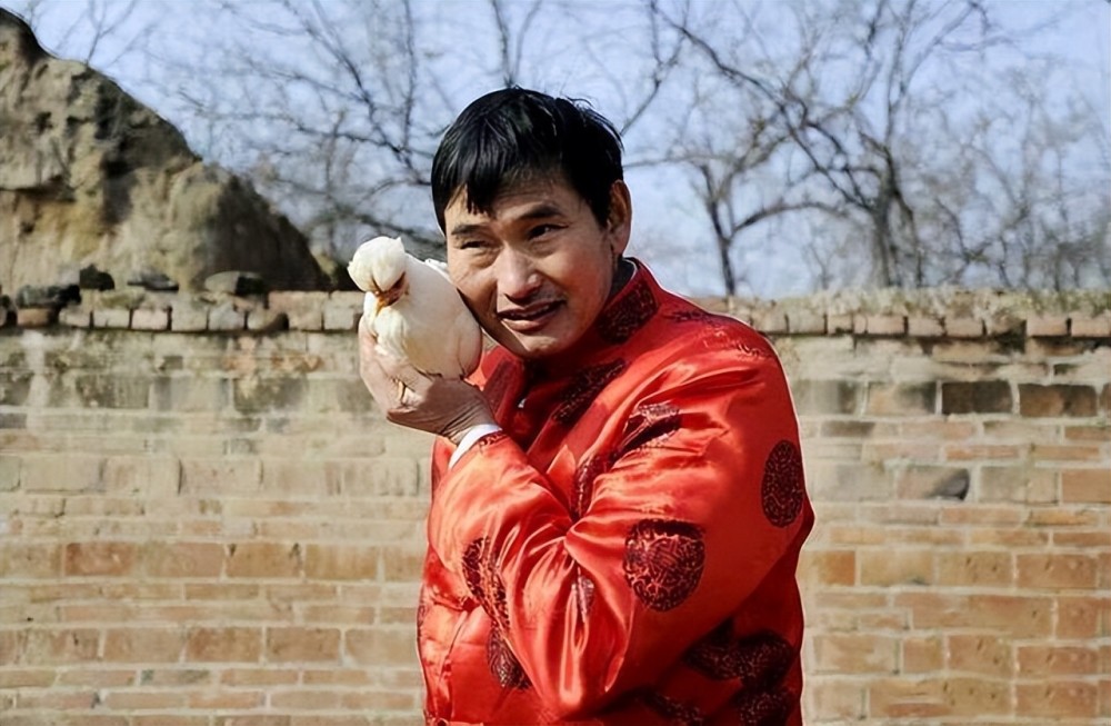 农民歌手大衣哥拍时尚大片:原本"淳朴"的大衣哥,已经变了_腾讯新闻