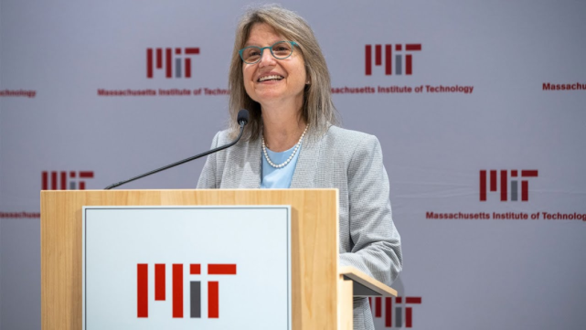 2022年10月20日上午,麻省理工学院(mit)选举莎莉·科恩布鲁斯(sally
