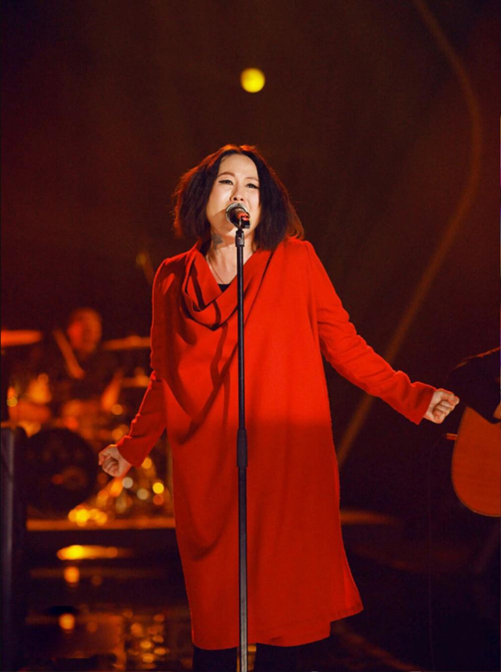 罗琦的结局要好很多,有丈夫有孩子