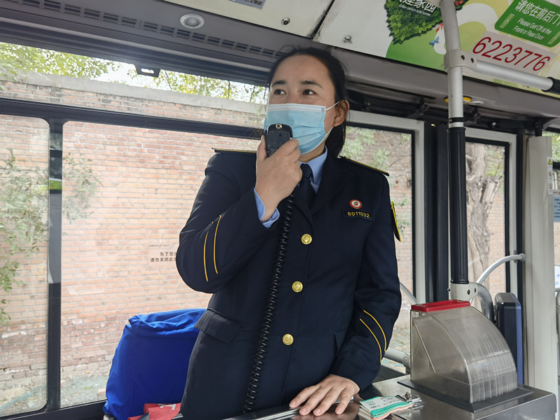 从售票员到监票员卢美玲见证北京公交巨变
