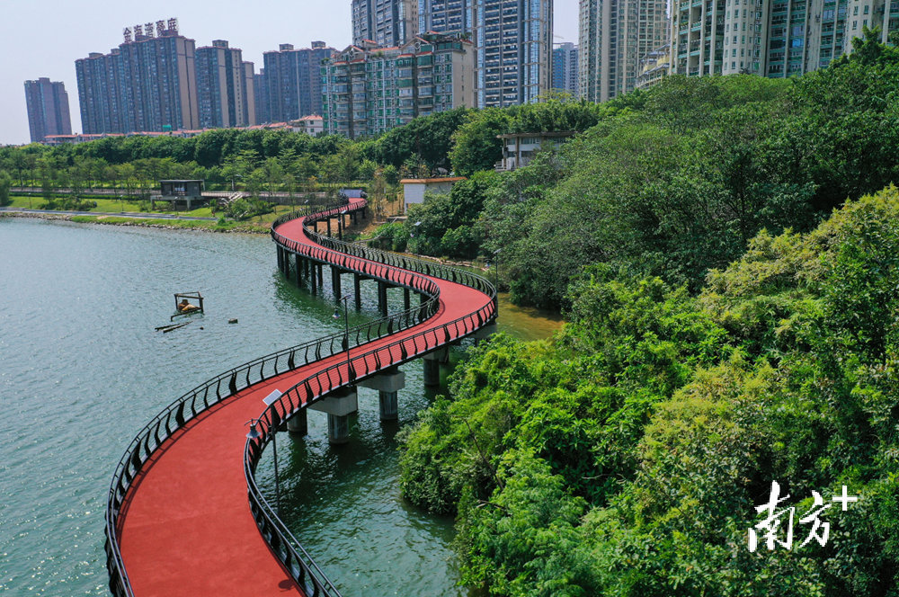 近年来,清远先后建成开放了南岸公园,江滨公园等多座大型公园,不断