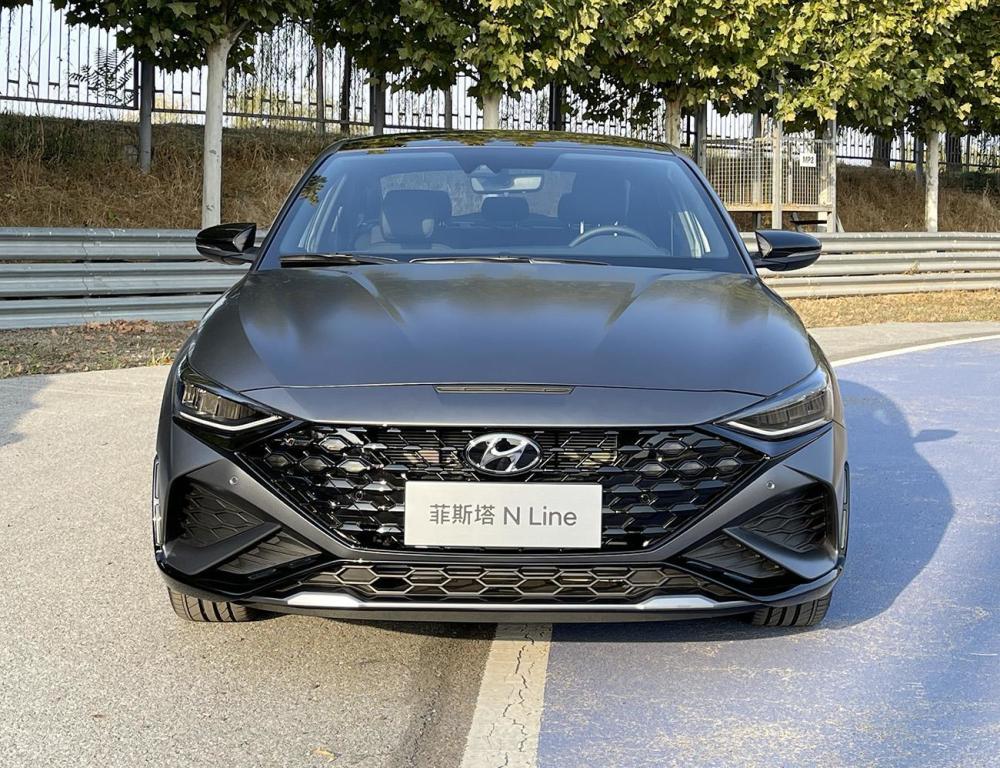 新款菲斯塔实车亮相,外观很霸气,换装新前脸,新内饰,1.5t动力