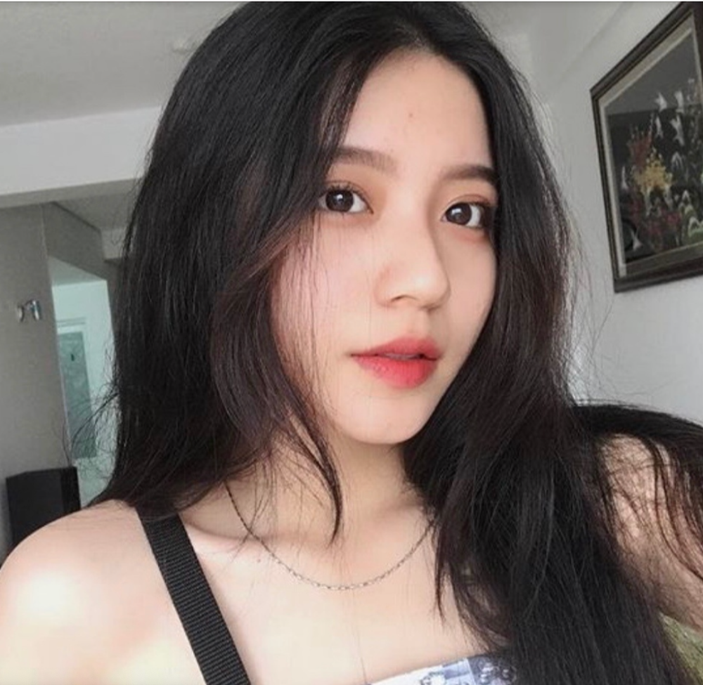 一张侧颜就火遍全网的越南美少女