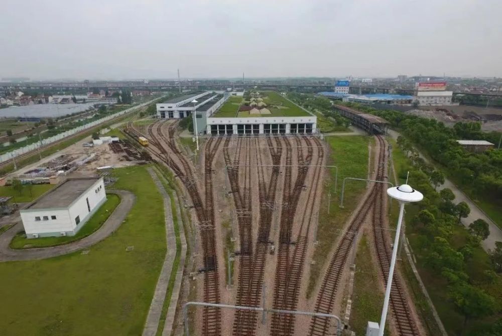 2号线,13号线北翟路基地停放轨道交通列车:2号线,7号线龙阳路基地停放