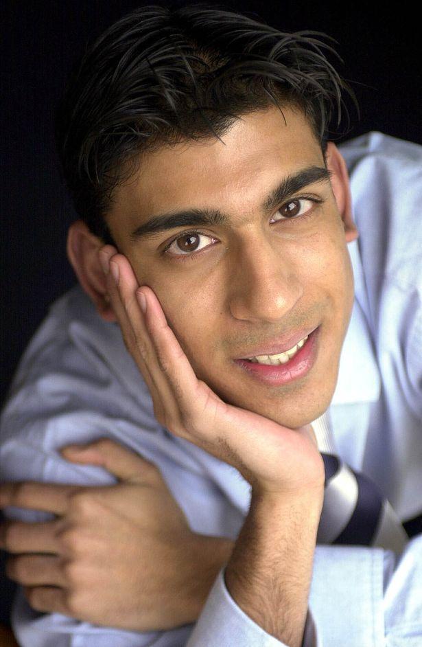 但这样依然阻止不了苏纳克向上的脚步.