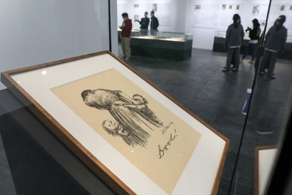 鲁迅藏珂勒惠支原作《面包》首展沪上,这场新展浓缩中国版画近百年
