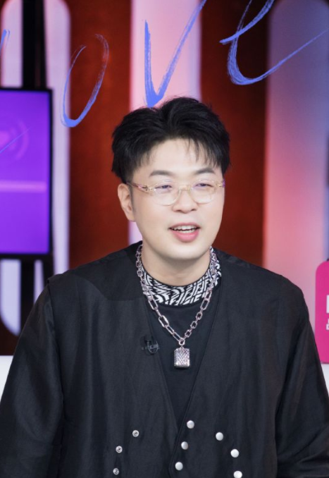 杜海涛近况加入开心麻花演话剧近照又瘦好多书生造型显帅气