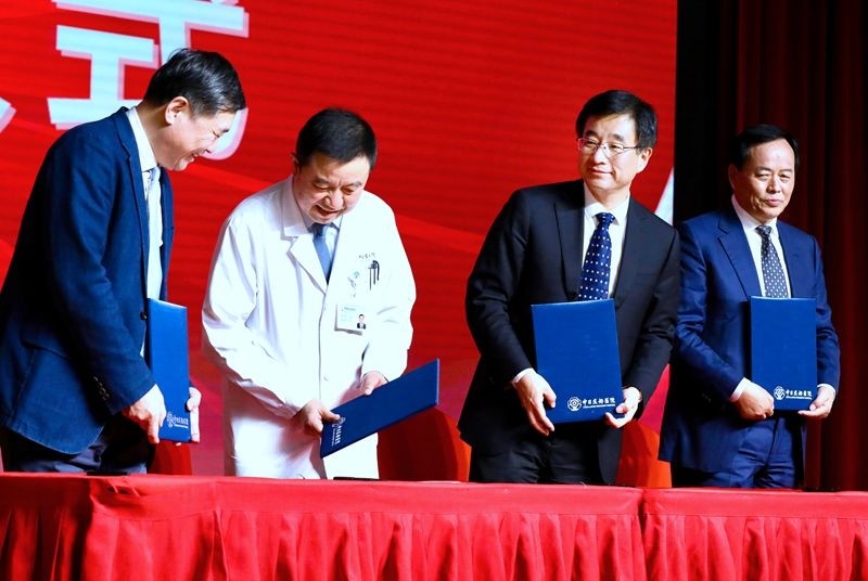 国家中西医结合医学中心在京揭牌黎湘升为中将