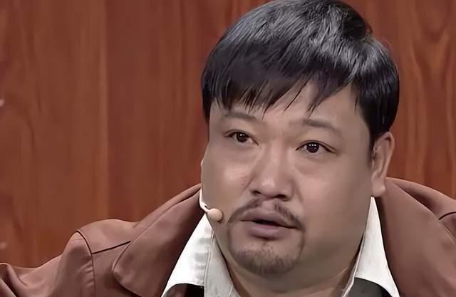 贾冰想要模仿赵本山,反而毁了自己,他的喜剧帝国没了_腾讯新闻