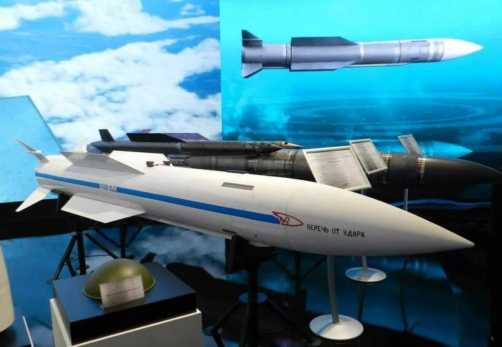 r-37空空导弹美媒在后续的分析中进一步表示,如果是苏57隐身战机携带