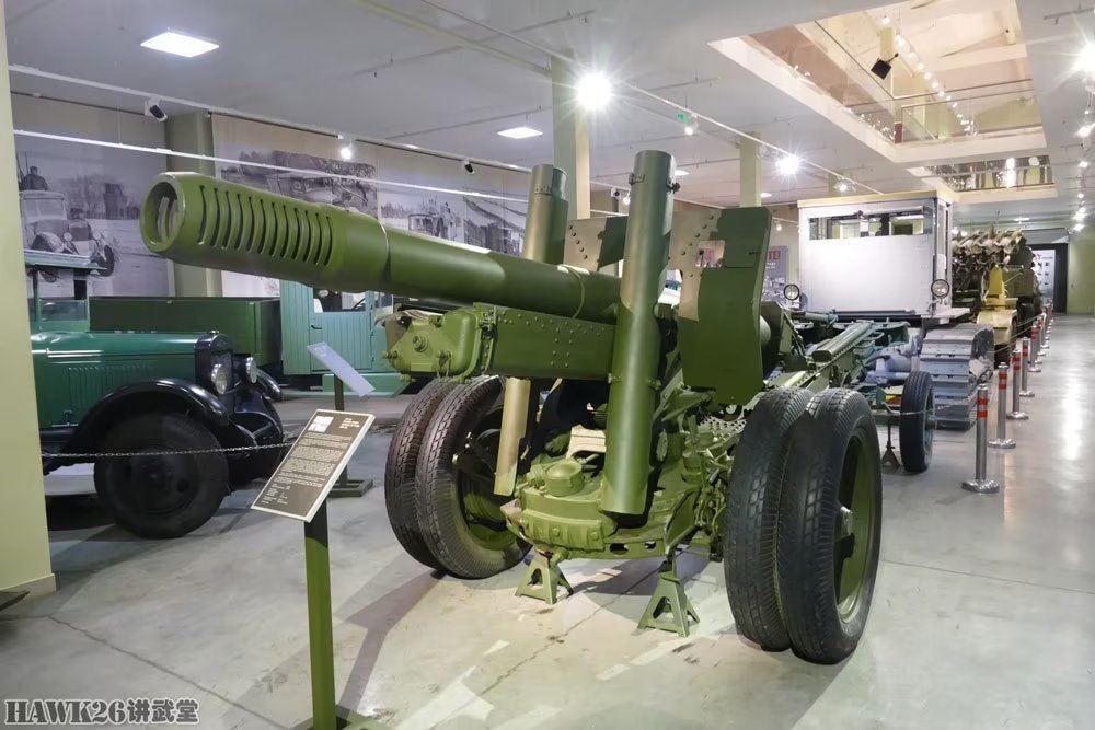 俄罗斯博物馆展示ml-20榴弹炮 特殊的拖拉机牵引状态 难得一见_腾讯
