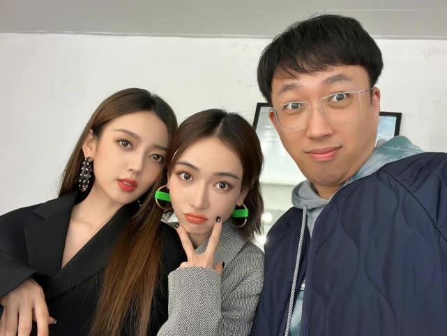 欢娱影视签约新人,于正直言照片选得太丑,像陈晓又像朱一龙