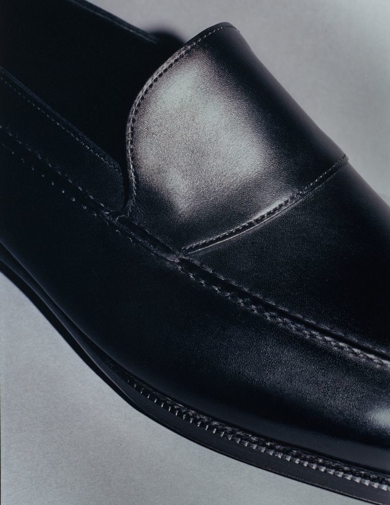 JOHN LOBB推出全新限量版“Saint Crépin”鞋款_腾讯新闻