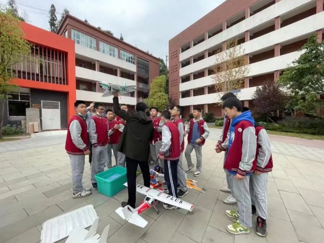 苍溪青少年科创中心走进苍溪思源学校