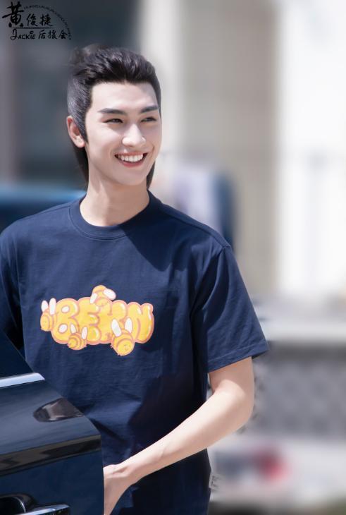 黄俊捷时隔多年更新个人状态,感情生活顺利,事业正式走上正轨?