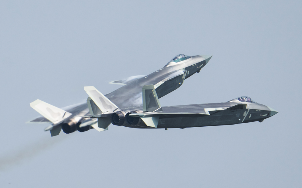 f-35也明显落败,这也从侧面证明了歼-20卓越的战斗性能