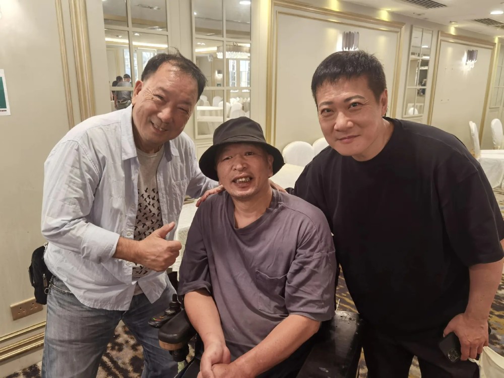 曝光的聚会照中,钱嘉乐,高雄,张雷,"火星"蒋荣法,"鱼头云"刘允,徐忠信