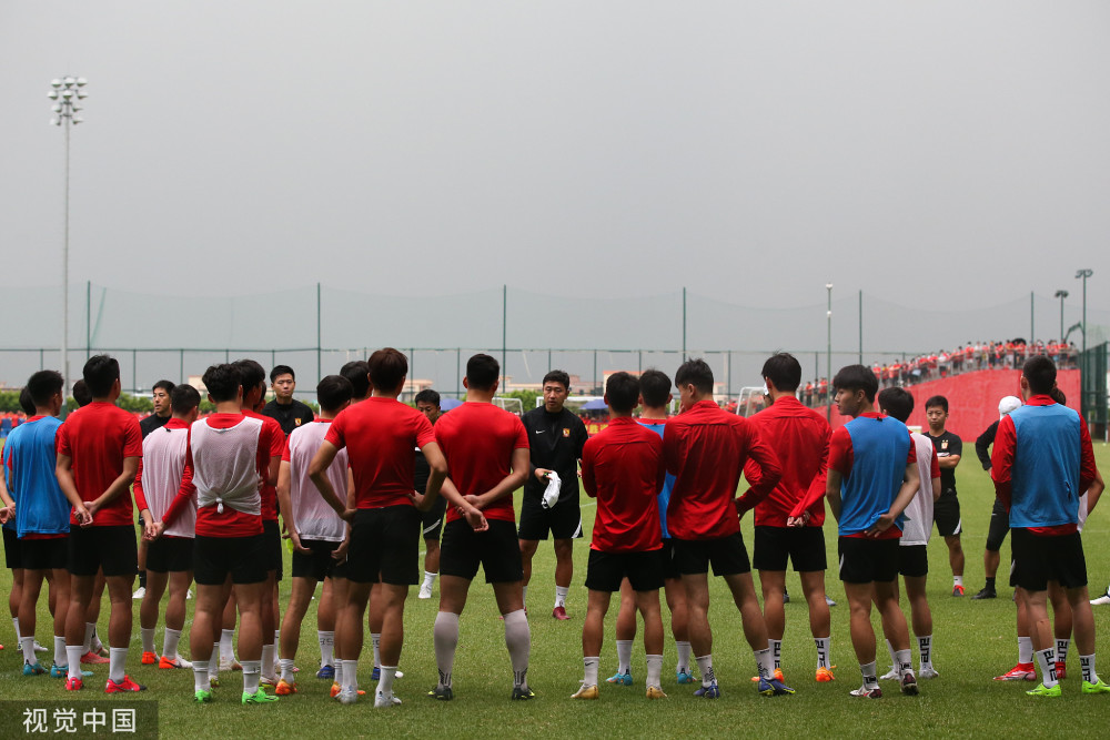 曝吴少聪续约土超劲旅,刘智宇执教中冠队门将禁区外手球红牌