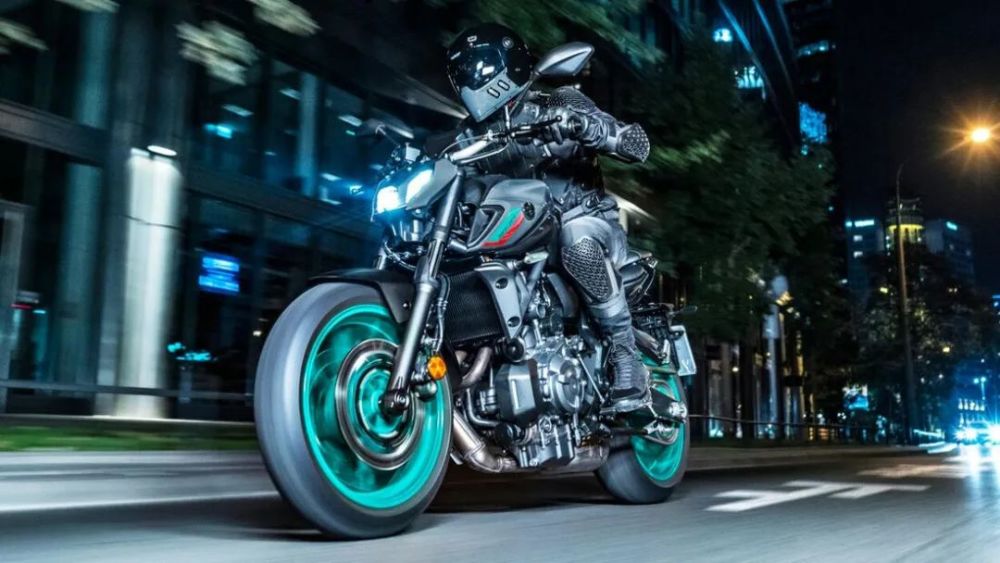 今年换了个表,雅马哈中量级街车mt-07配置更新,支持车机互联,可选装