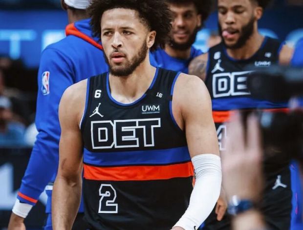 活塞球员凯德-坎宁安全场25中11,得到26分8篮板6助攻.(虎扑)