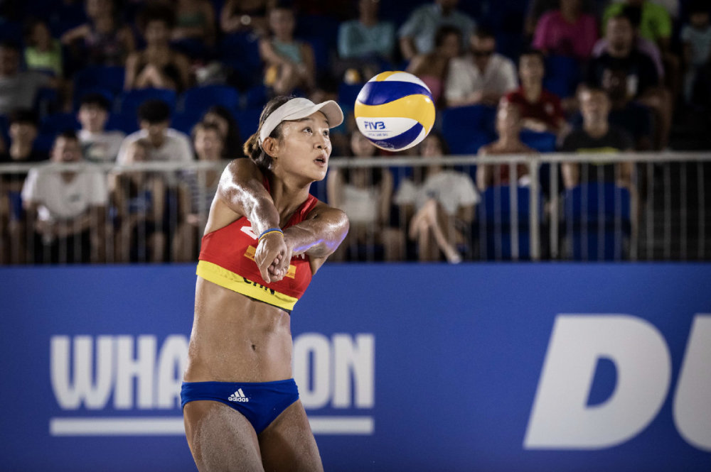 获得银牌中国组合夏欣怡&林美媚杀进女子组决赛2022年世界沙滩排球挑