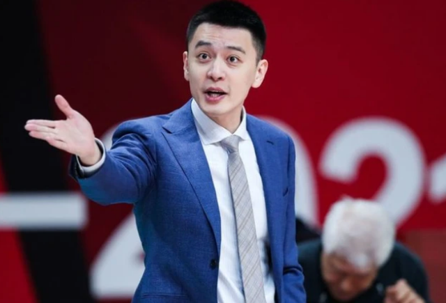 杨鸣发文致敬刘志轩,一句话引发争议,丛明晨尴尬了