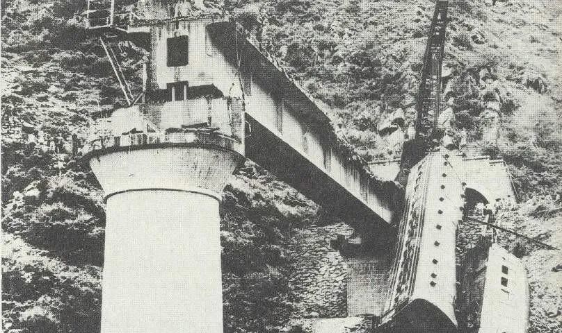 生死隧道阴阳两隔,记81年442次列车成昆线利子依达坠桥事故_腾讯新闻