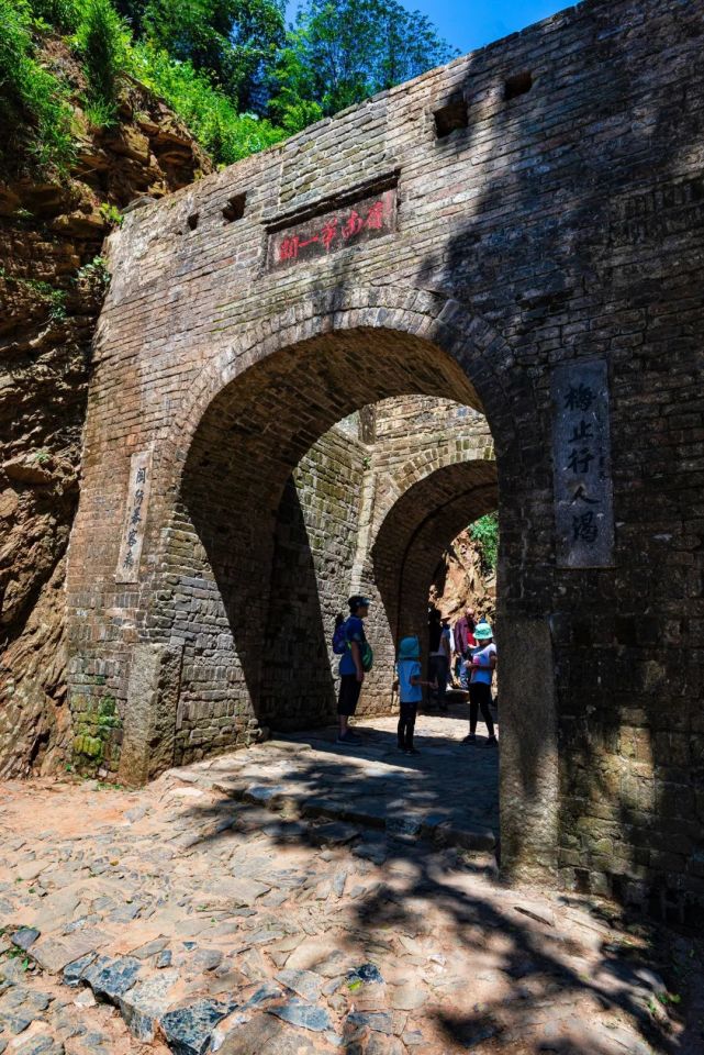 摄影/陈彦又譬如,坐落在大别山上的,以武胜关为代表的"义阳三关",自古