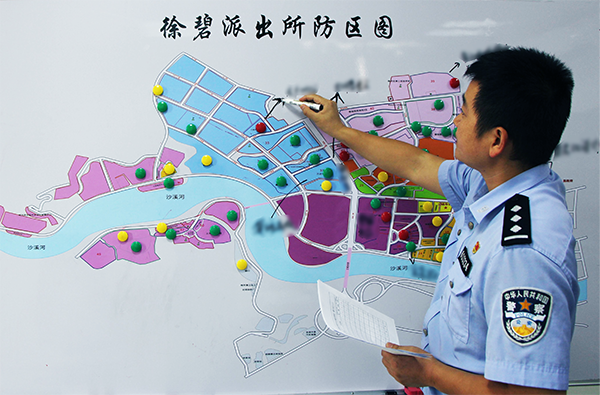 走进三明市公安局徐碧派出所综合指挥室,一幅巨大的辖区治安要素图