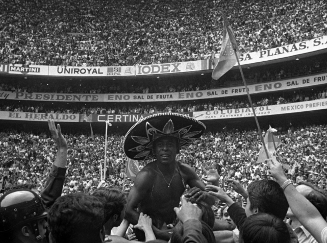 世界杯历史上的经典时刻:上帝之手!巴乔的背影!飞翔的外星人!