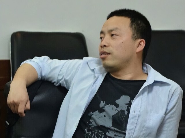 《诗歌月刊》头条诗人叶丹,充满时代气息,还真不错