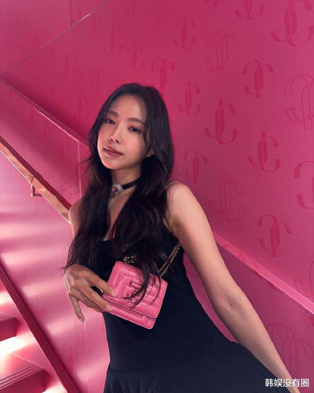 出生于1994年的孙娜恩,于2009年成为cube娱乐公司旗