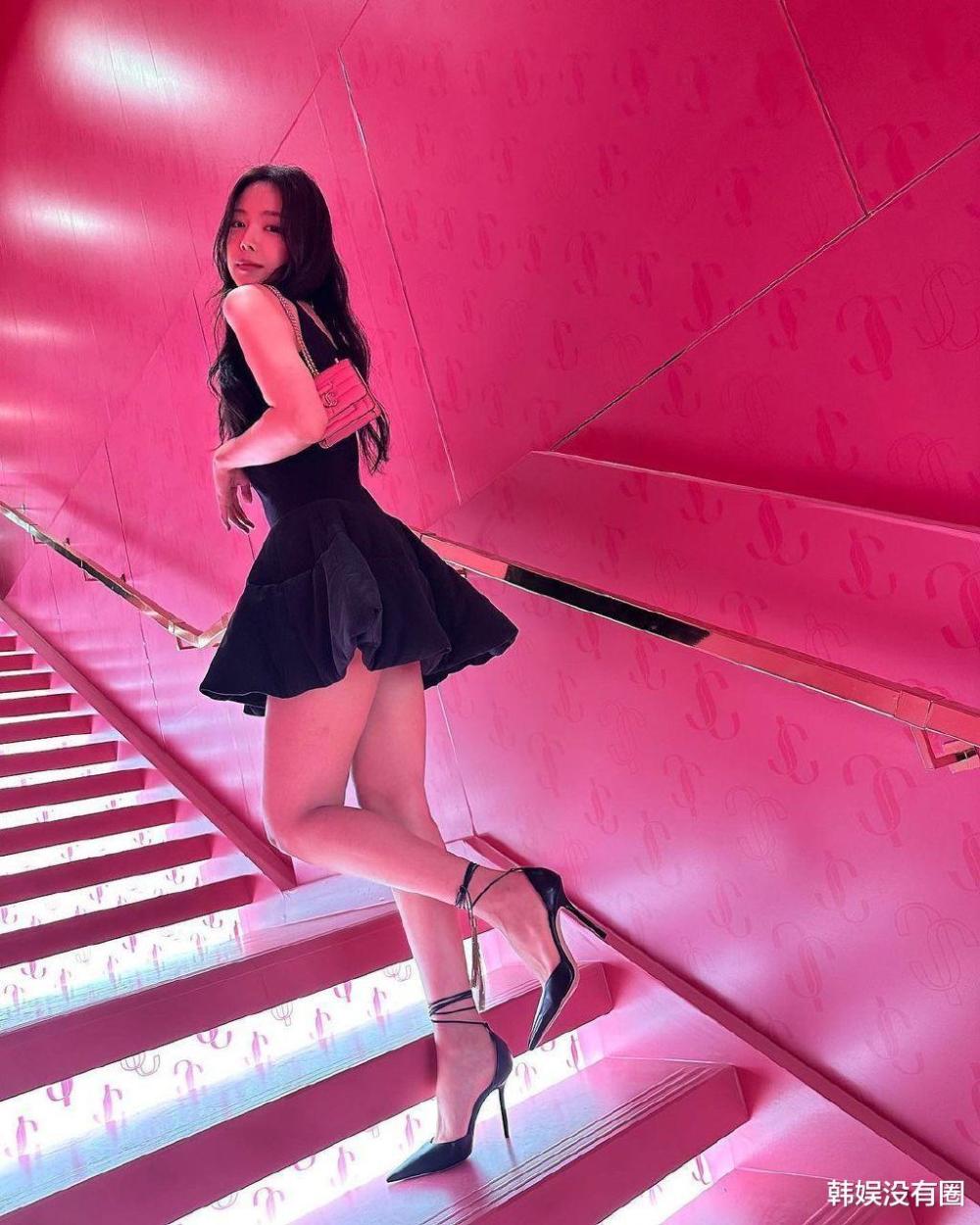 孙娜恩晒性感私照,炫耀大长腿,蚂蚁腰_腾讯新闻