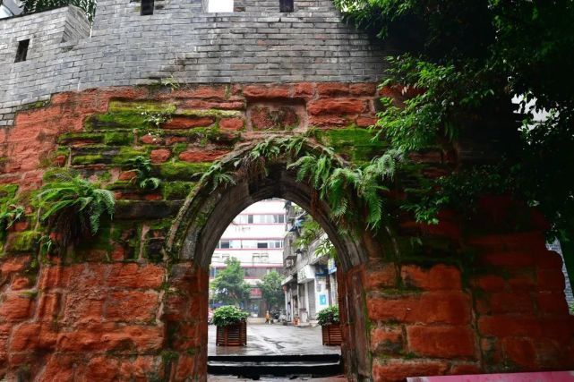 嘉州古城墙:绿水青山间的"朱砂痣"_腾讯新闻