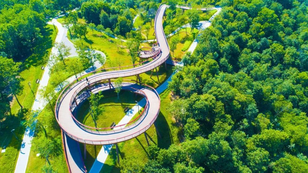 地址:广东省深圳市龙岗区宝荷路最近地铁站:嶂背站3 石芽岭公园石芽岭